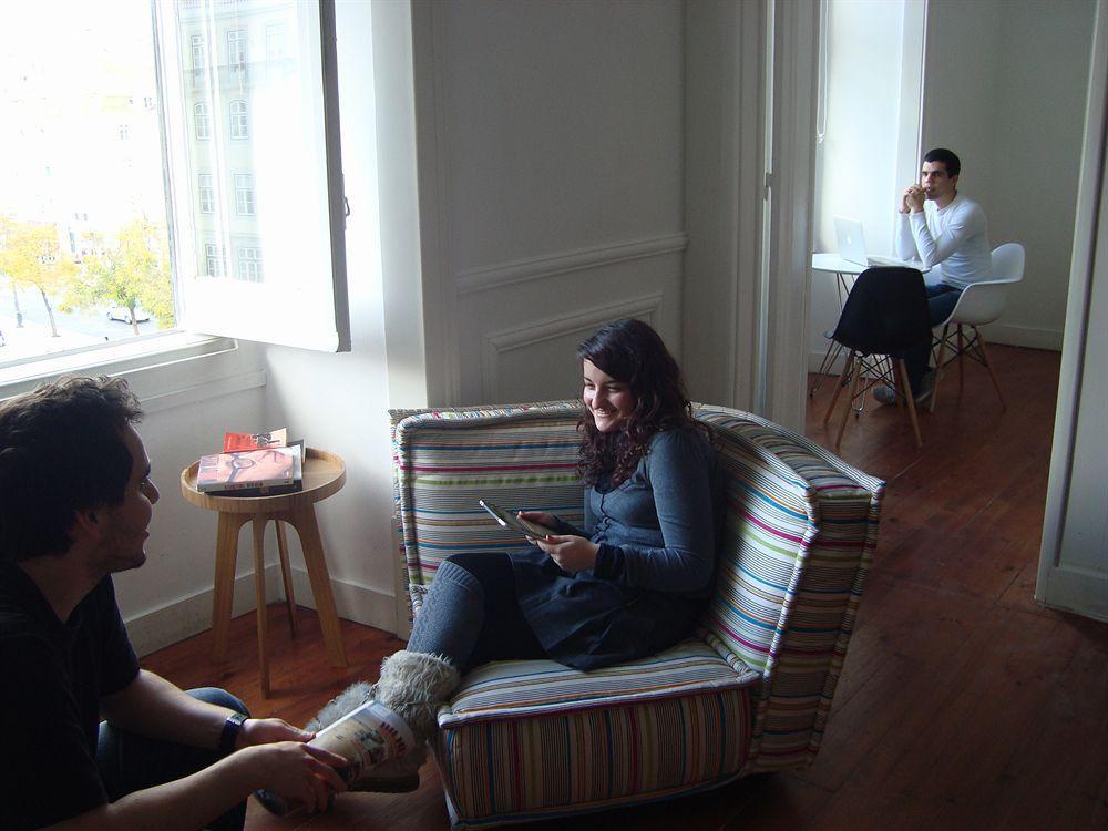 Downtown Design Hostel Lisbona Esterno foto